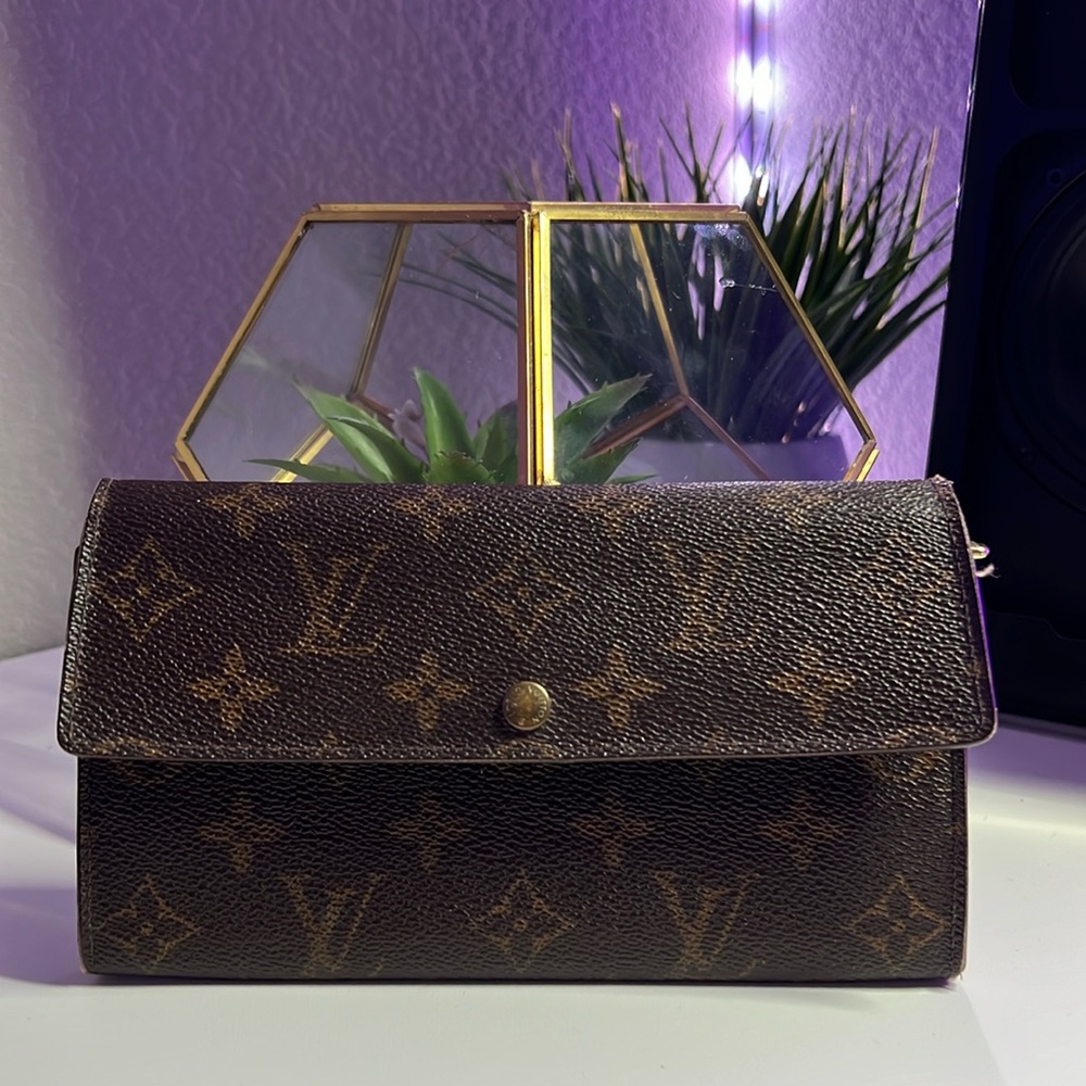 Authentic Louis Vuitton Sarah Wallet